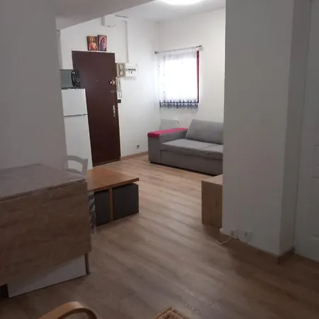 12 Mins Walk To Sanctuary Apartment