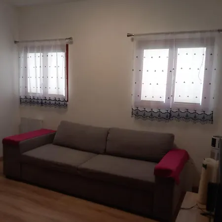 12 Mins Walk To Sanctuary Apartment Lourdes