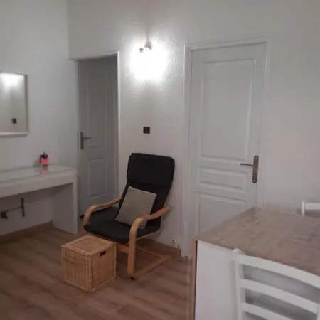 12 Mins Walk To Sanctuary Apartment Lourdes