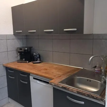 Apartment 12 Mins Walk To Sanctuary *